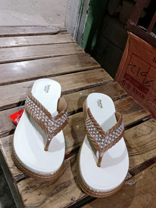 Elegant Pearl-Embellished Platform Flip-Flops